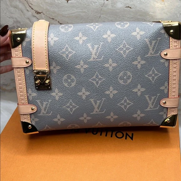 #028110XB Louis Vuitton Side Trunk - Picture 3 of 7